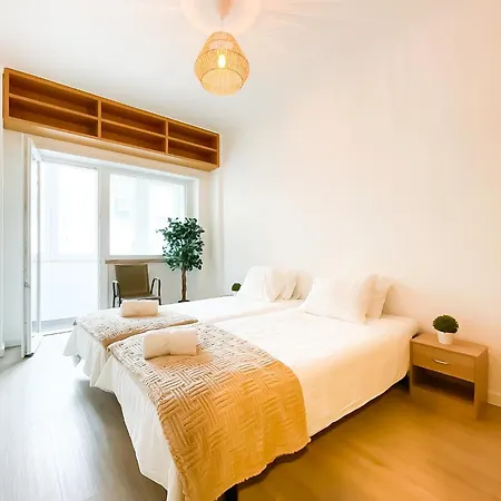 Modern 3 Bedroom Near Belem Lisbon Upto 5 Guests * Cruz Quebrada