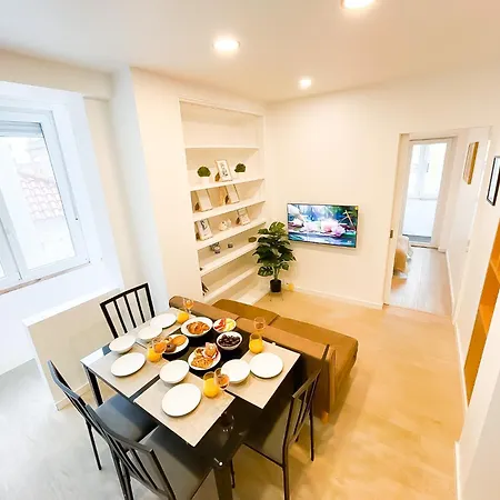 Modern 3 Bedroom Near Belem Lisbon Upto 5 Guests *