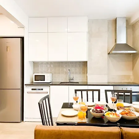 Modern 3 Bedroom Near Belem Lisbon Upto 5 Guests Apartment *
