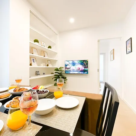 Modern 3 Bedroom Near Belém Lisbon Upto 5 Guests Appartamento *