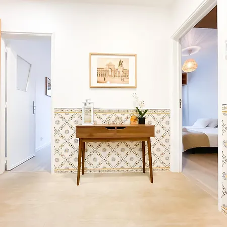 Modern 3 Bedroom Near Belém Lisbon Upto 5 Guests Appartamento