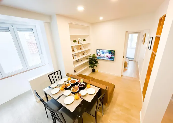 Modern 3 Bedroom Near Belem Lisbon Upto 5 Guests *