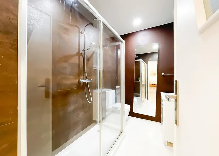 Modern 3 Bedroom Near Belem Lisbon Upto 5 Guests Apartment *