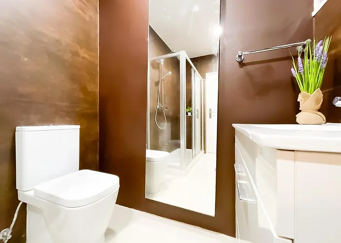 Modern 3 Bedroom Near Belem Lisbon Upto 5 Guests *
