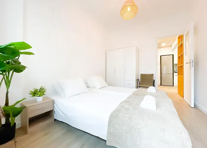 Apartment Modern 3 Bedroom Near Belem Lisbon Upto 5 Guests
