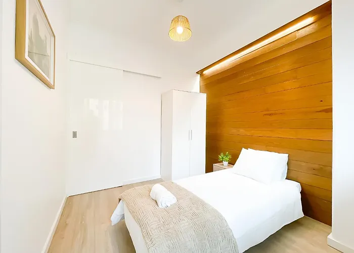 Modern 3 Bedroom Near Belem Lisbon Upto 5 Guests