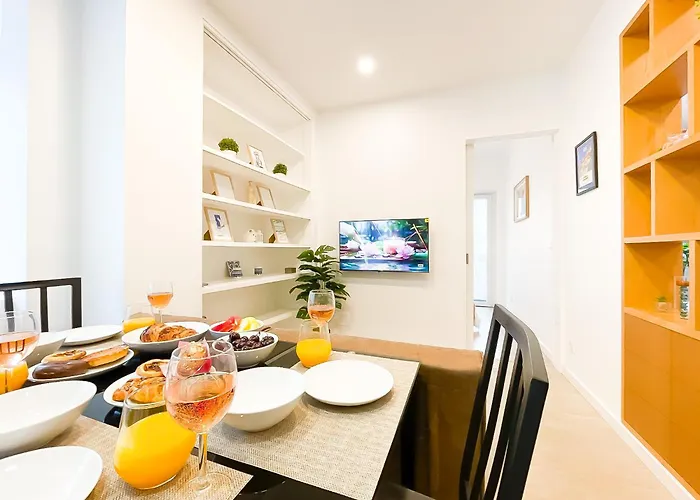 Modern 3 Bedroom Near Belem Lisbon Upto 5 Guests Apartment *